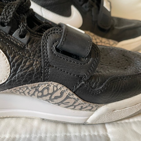 Air Jordan Boys Legacy 312 AT4040-001 Black Cement High Sneakers Size 6.5 Youth - Picture 2 of 14